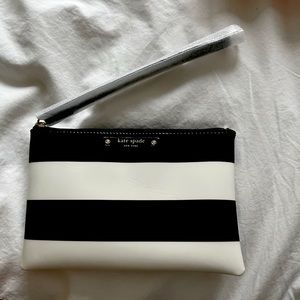 *NEW* Kate spade black and white wristlet